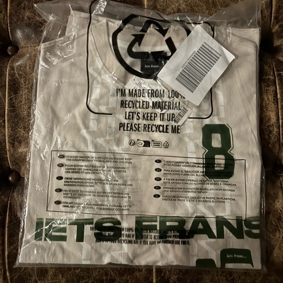 NWT SOLD OUT iets frans… Sport Print Tee (Urban Outfitters) *oversized fit - Picture 9 of 10